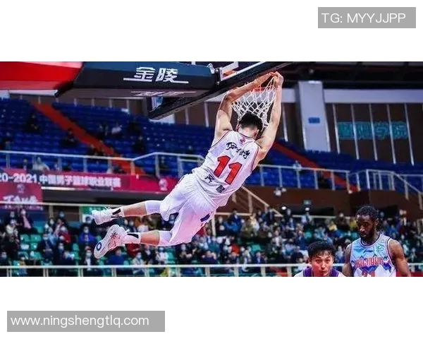 齐麟:从篮球新星到职业生涯的璀璨之路,探索他的成长与挑战